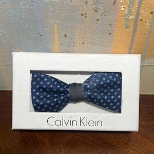 Calvin Klein Mens Blue Diamond Stylish Warehouse Pre Tied Bow Tie Size ACC NWT
